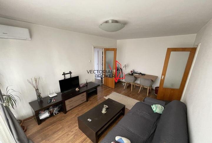 Basarabia, Costin Georgian, 2 camere, semidecomandate, et. 5, mobilat si utilat,