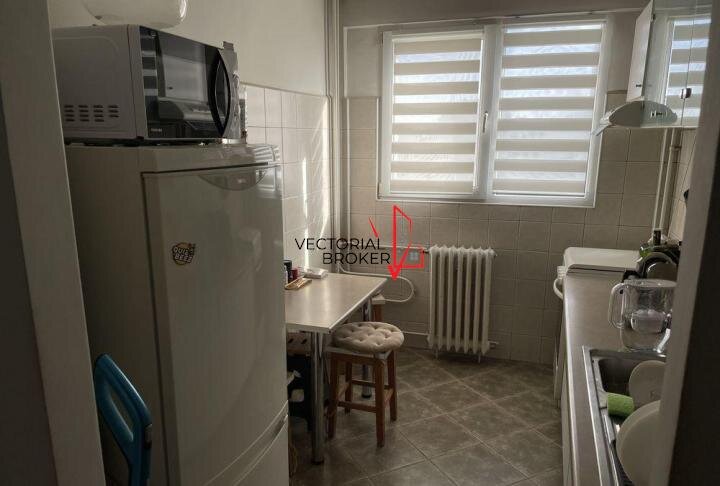 Basarabia, Costin Georgian, 2 camere, semidecomandate, et. 5, mobilat si utilat,