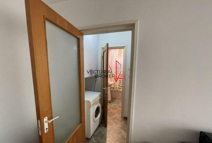 Basarabia, Costin Georgian, 2 camere, semidecomandate, et. 5, mobilat si utilat,